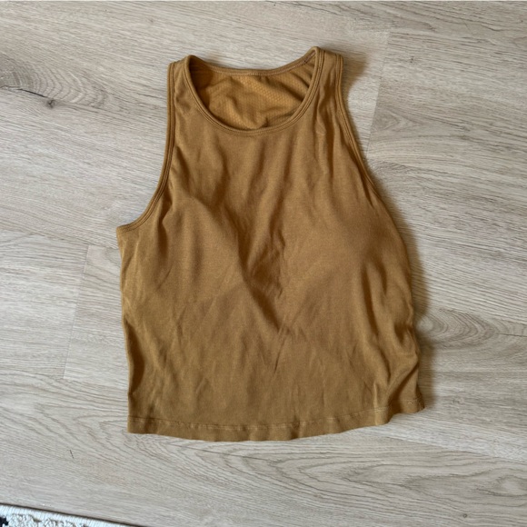 Vuori Tops - NWOT ribbed Pylo pose cropped tank